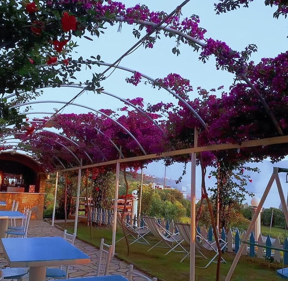 Hotel Sirena Radhime Luaran gambar