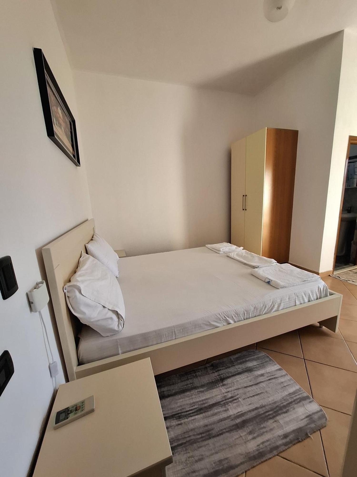 Hotel Sirena Radhime Luaran gambar