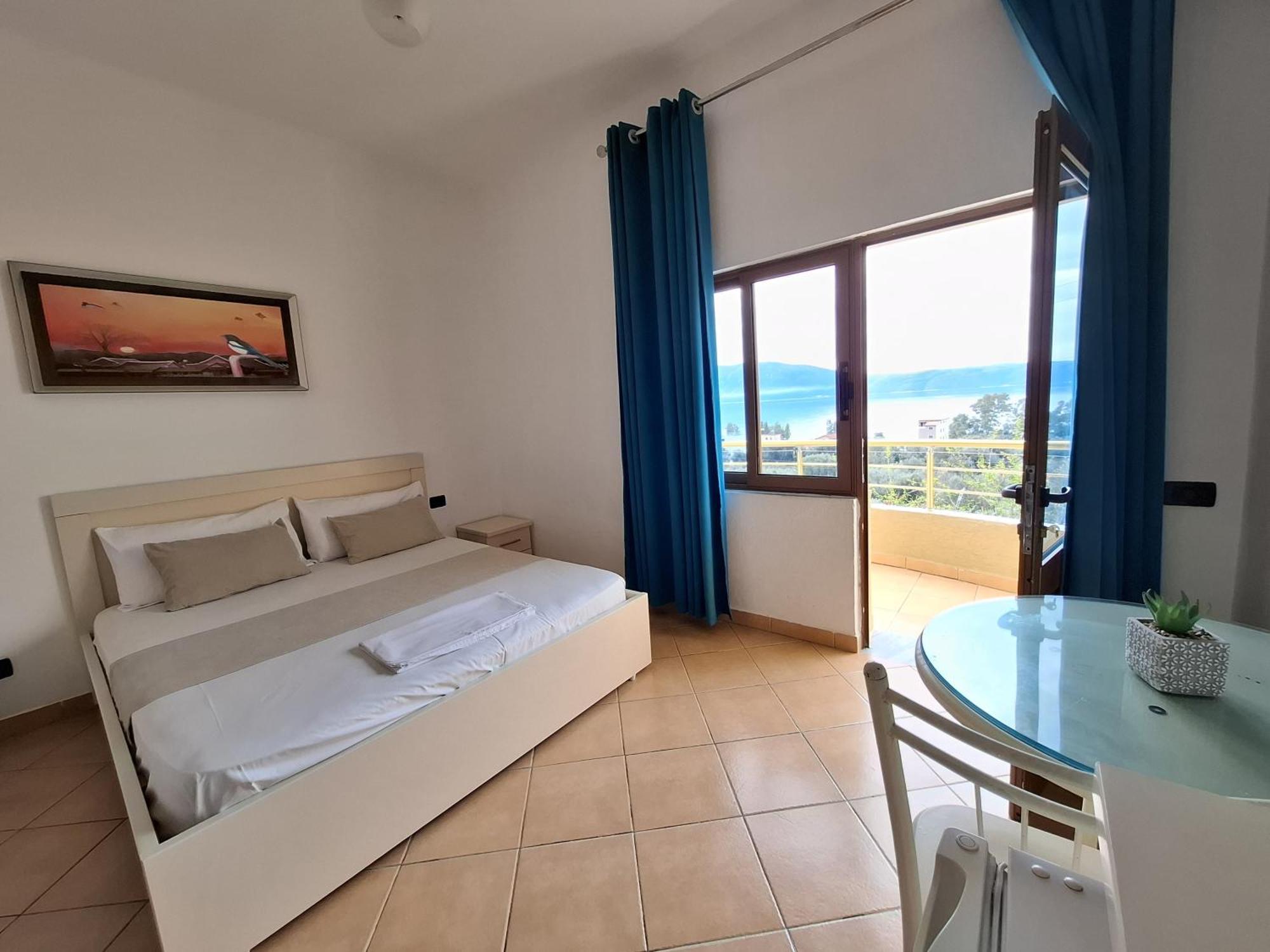 Hotel Sirena Radhime Luaran gambar