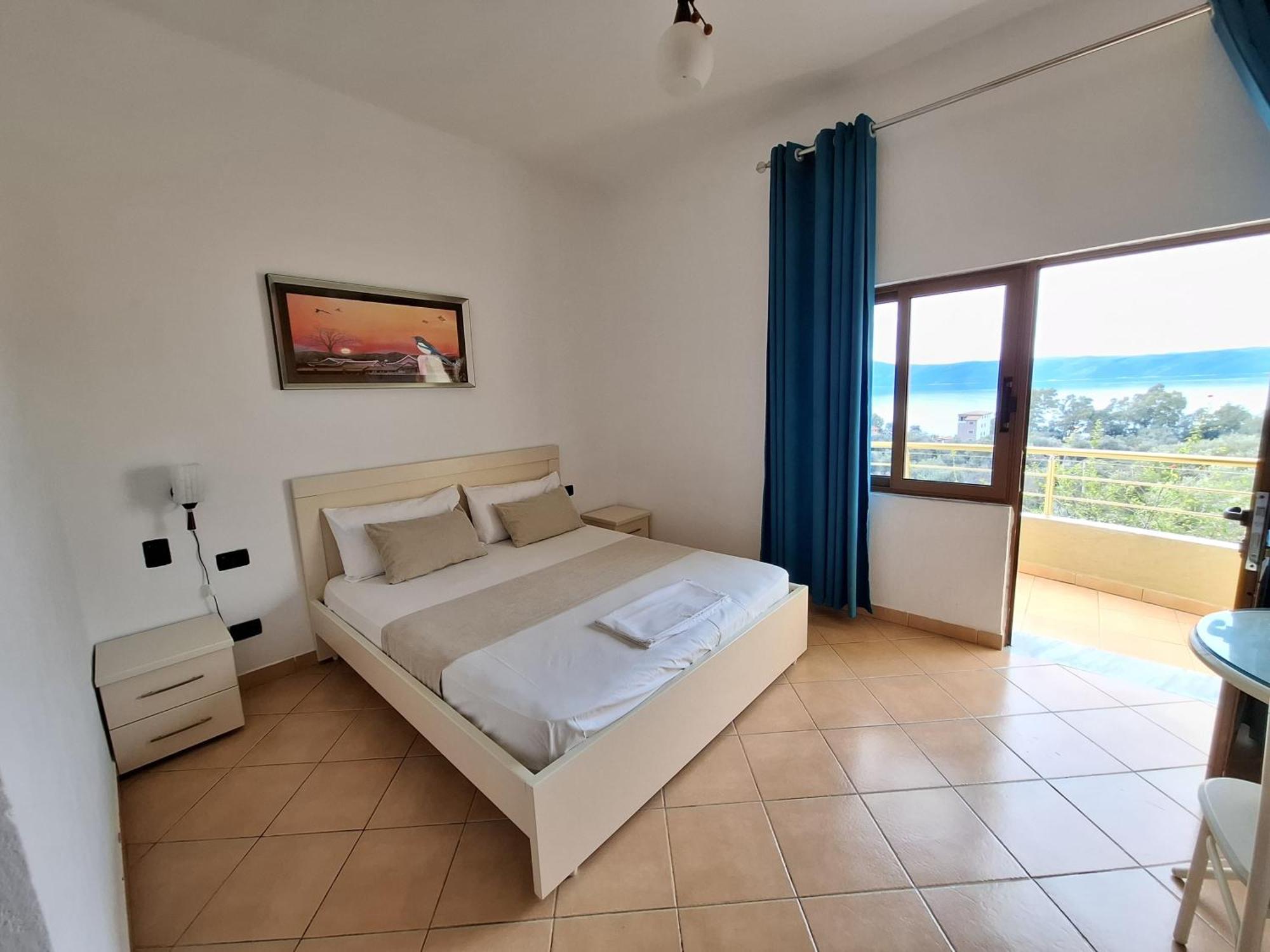 Hotel Sirena Radhime Luaran gambar