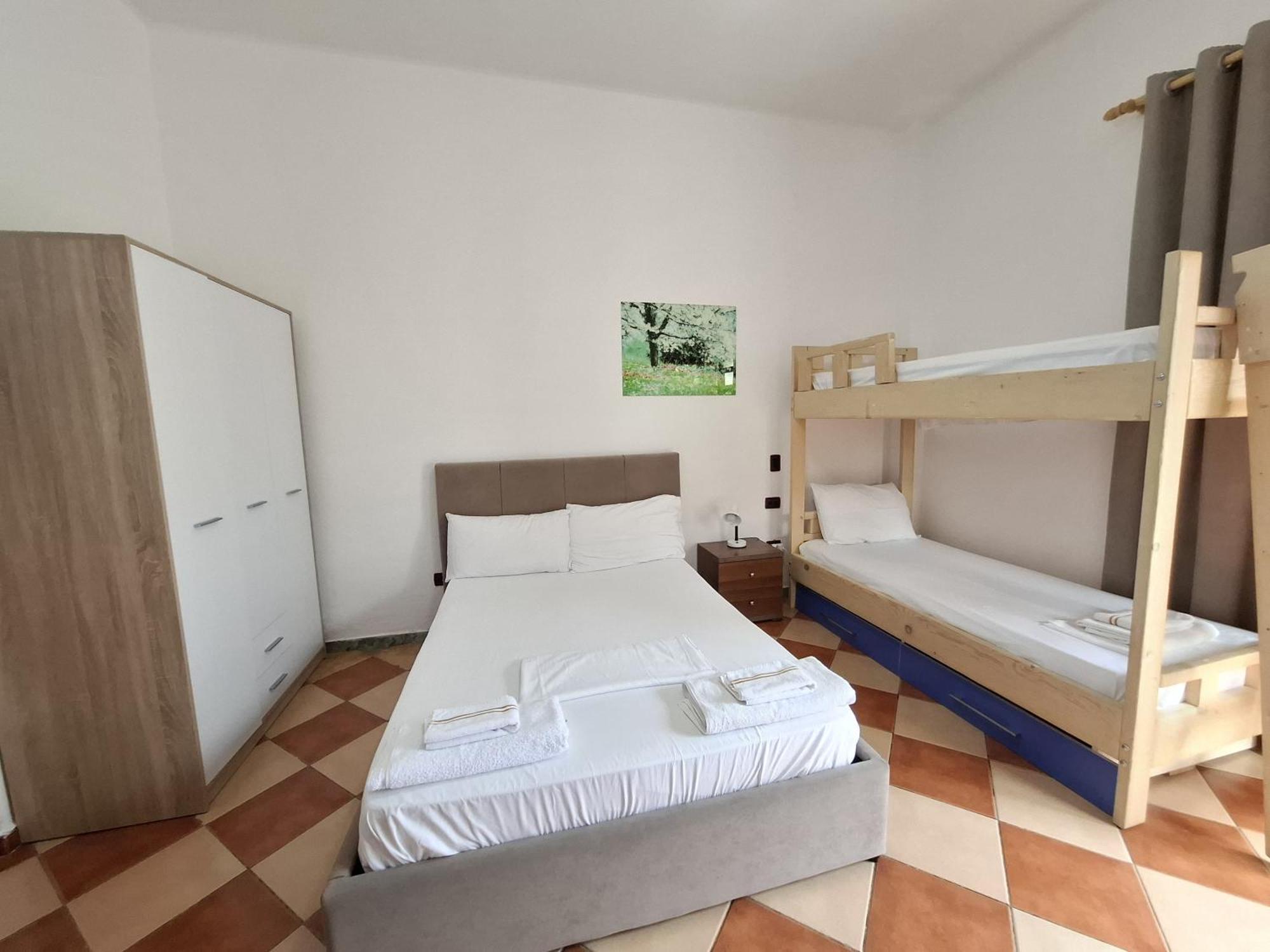 Hotel Sirena Radhime Luaran gambar