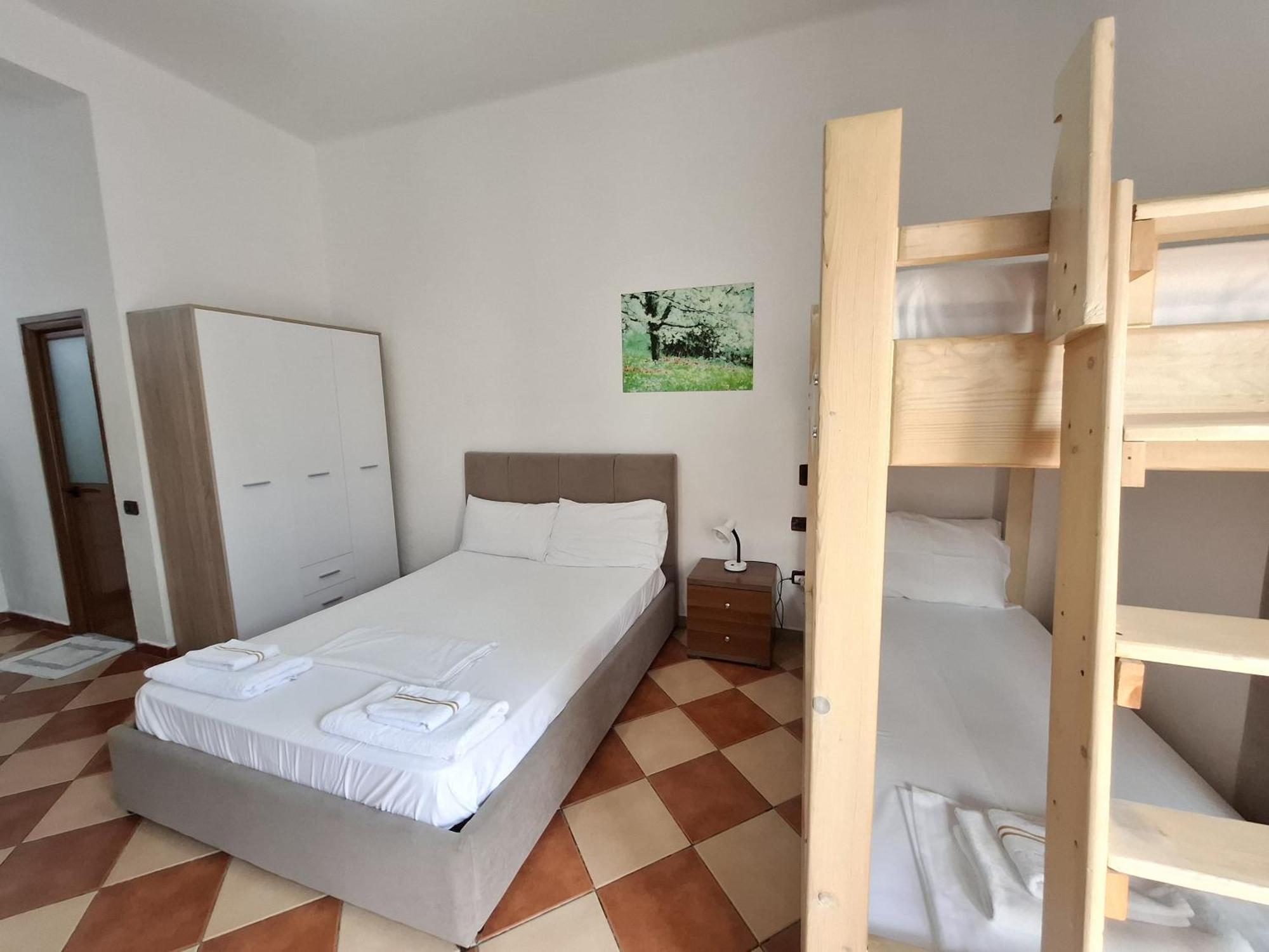 Hotel Sirena Radhime Luaran gambar