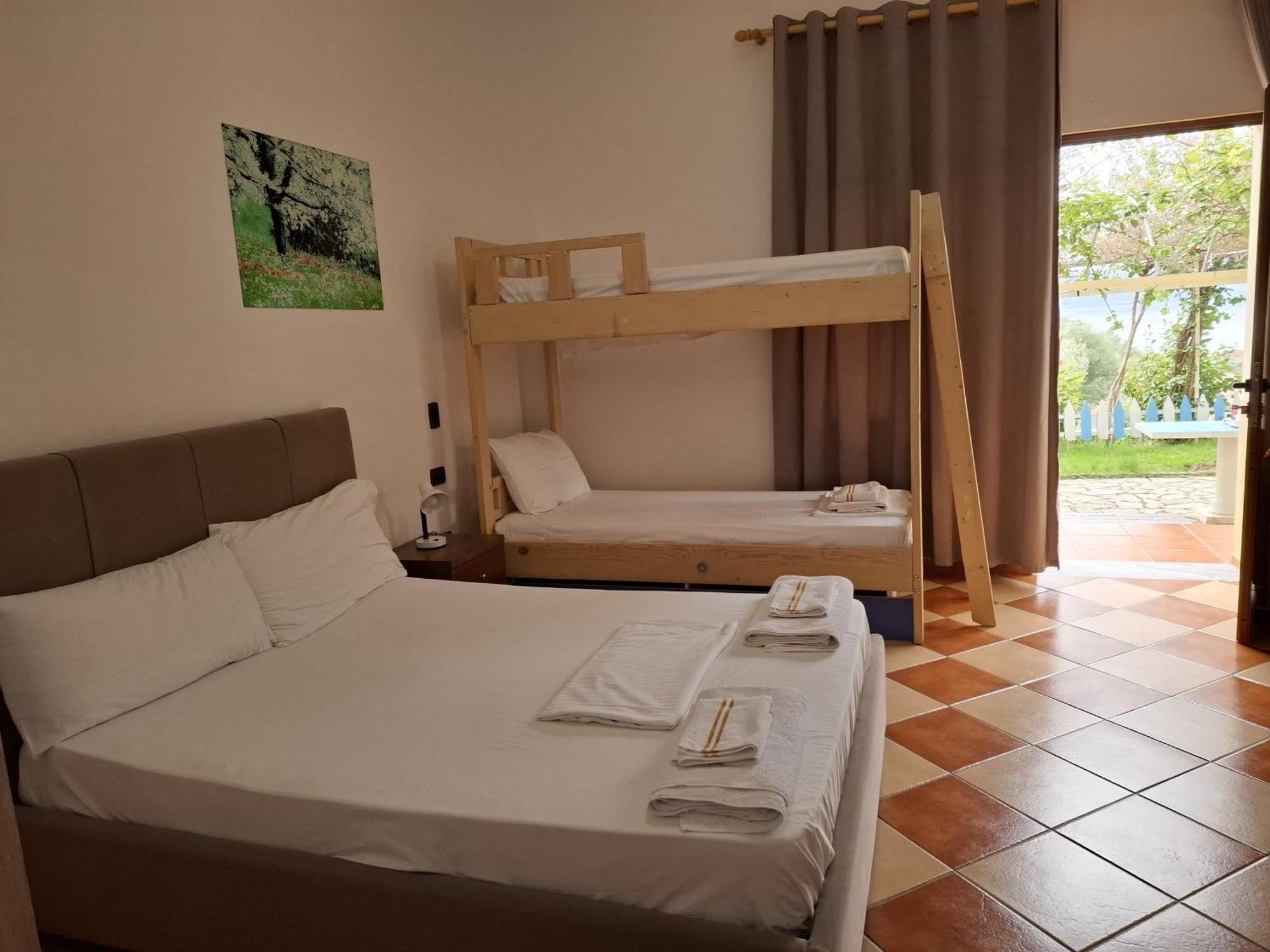 Hotel Sirena Radhime Luaran gambar