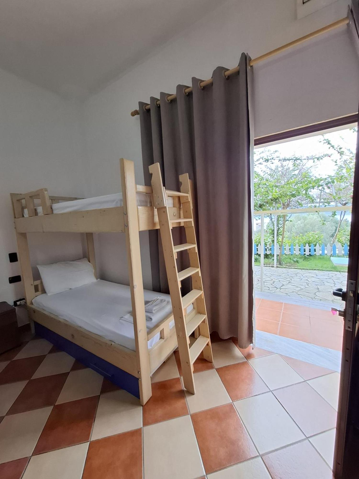 Hotel Sirena Radhime Luaran gambar